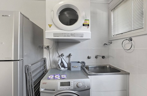 Broulee Apartment | Spacious 4-Bed Home 2-Min to the Beach