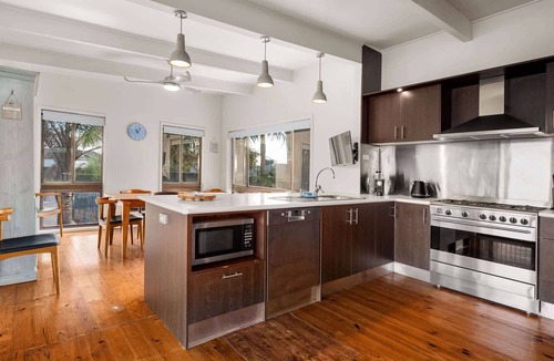 Capel Sound House | Spacious 4-Bed Home 5-min from the Beach