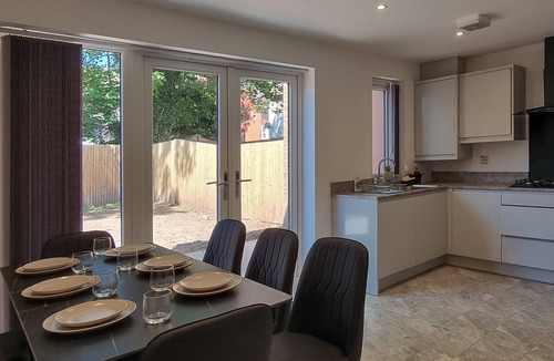 Old Trafford House | Spacious 4-Bed Home with Parking