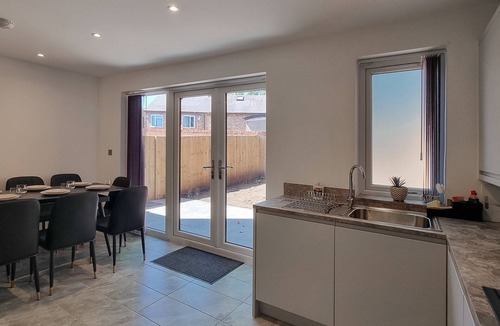 Old Trafford House | Spacious 4-Bed Home with Parking