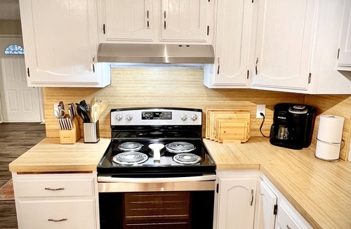 South Bend House | Spacious 4-bed home just 2 miles to ND