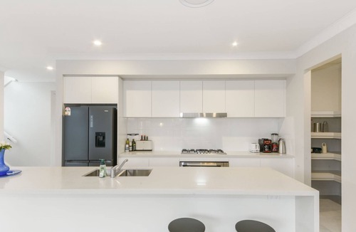 Box Hill House | Spacious 4-Bed Home Near Rouse Hill & Attractions