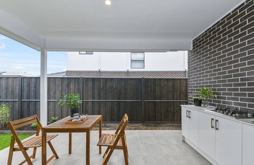 Box Hill House | Spacious 4-Bed Home Near Rouse Hill & Attractions