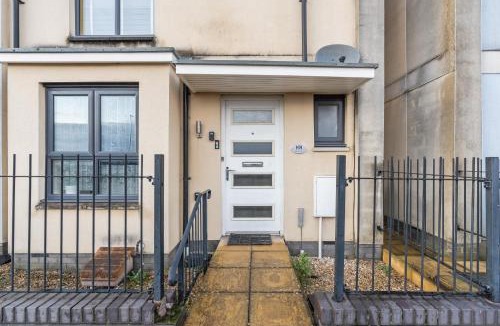 Patchway House | Spacious 4-Bed Home Near Cribbs & Bristol