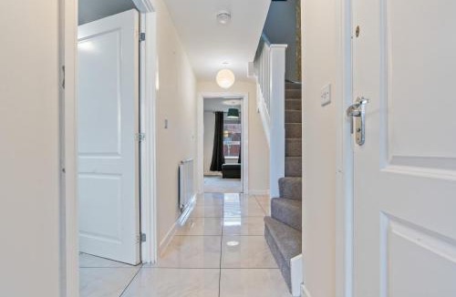 Patchway House | Spacious 4-Bed Home Near Cribbs & Bristol