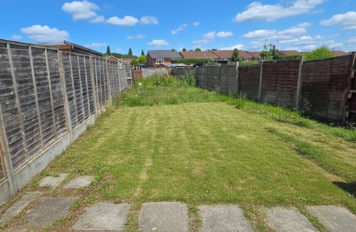 Dudley House | Spacious 4 Bed Home with Memory Foam Mattresses!