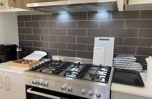 Werribee House | Spacious 4-bed House in Werribee