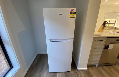 Werribee House | Spacious 4-bed House in Werribee