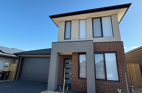 Werribee House | Spacious 4-bed House in Werribee