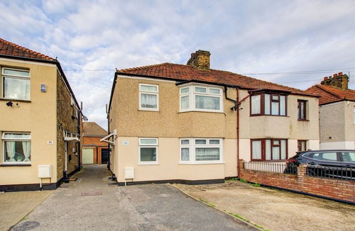 Welling Apartment | Spacious 4-Bed House in Welling - Free parking