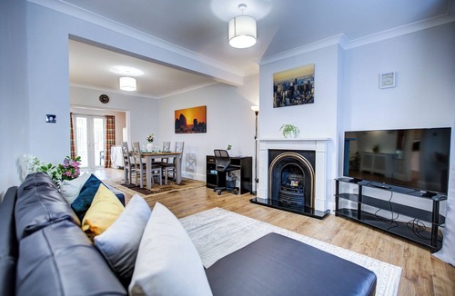 Welling Apartment | Spacious 4-Bed House in Welling - Free parking