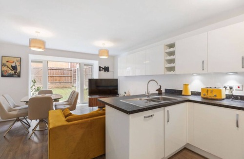 Dartford House | Spacious 4-Bed house in Dartford