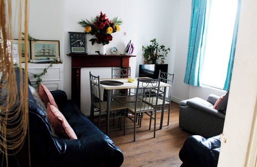 Lower Edmonton House | Spacious 4-Bed House - Sleeps 5, Garden & Parking