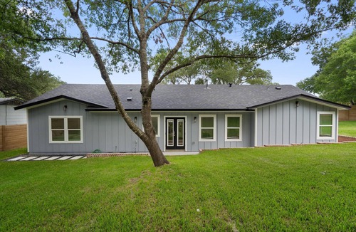 North Oaks Hillside House | Spacious 4 Bed I 3 Bath in Austin, Texas with Office and Fast Wi-Fi
