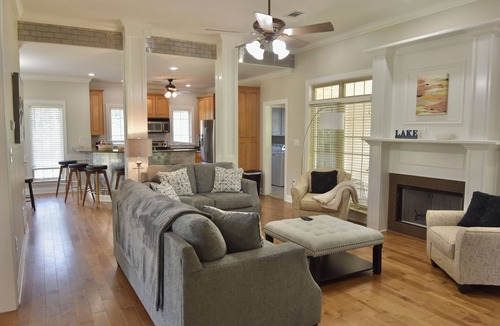 Lake Hamilton House | Spacious 4 Bed Island House on Lake Hamilton with Boat Slip