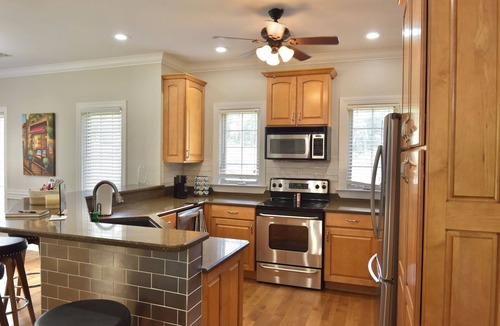 Lake Hamilton House | Spacious 4 Bed Island House on Lake Hamilton with Boat Slip