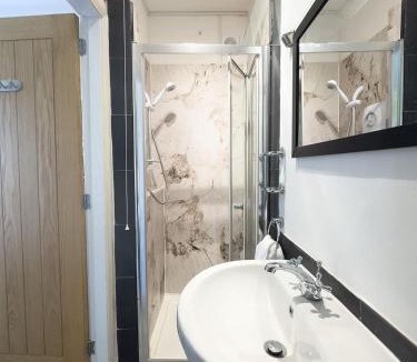 Mealsgate House | Spacious 4-Bed Lake District Getaway for Groups