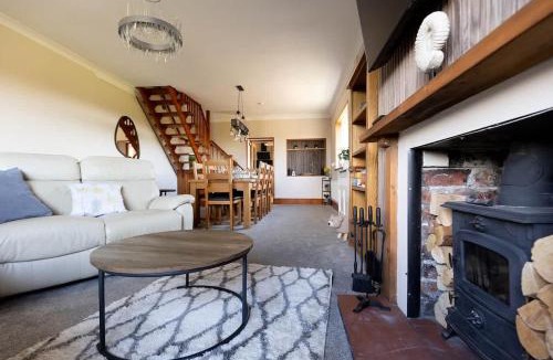 Mealsgate House | Spacious 4-Bed Lake District Getaway for Groups