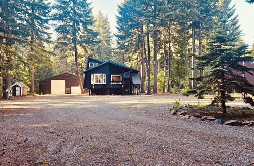 Easton House | Spacious 4 Bed + Lakes + ATV trails!