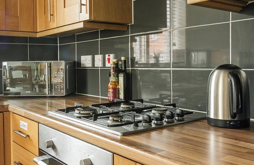 Long Eaton House | Spacious 4 Bed Modern Townhouse with Parking