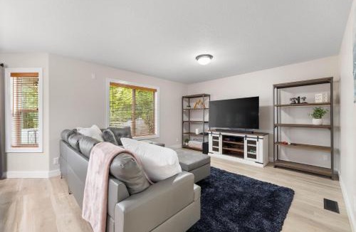 Battle Ground House | Spacious 4 bed near park/trails