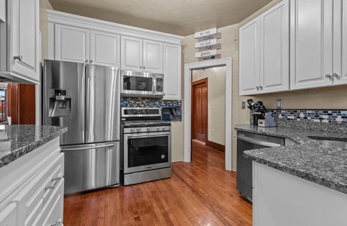 Dearborn House | Spacious 4-Bed Retreat in Dearborn – Sleeps 10!
