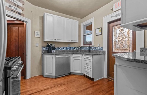 Dearborn House | Spacious 4-Bed Retreat in Dearborn – Sleeps 10!