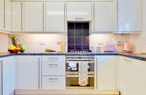 Gravesend House | Spacious 4 Bed Semi-Detached Family Home with Parking