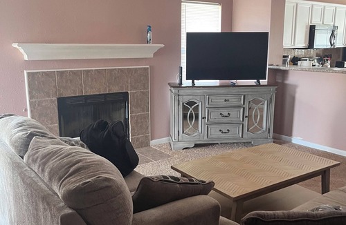 Wellborn House | Spacious 4-bedroom house in beautiful College Station with AC