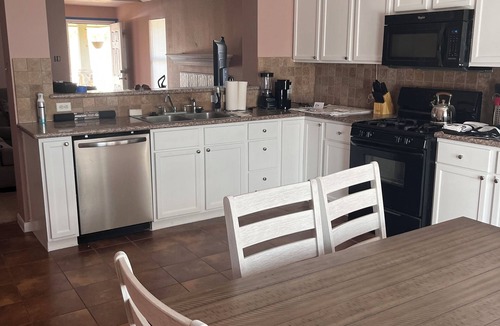 Wellborn House | Spacious 4-bedroom house in beautiful College Station with AC