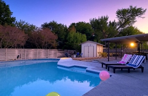 Converse House | Spacious - 4 bedrm, 2 bath, pool, hot tub near Randolph AFB in San Antonio!