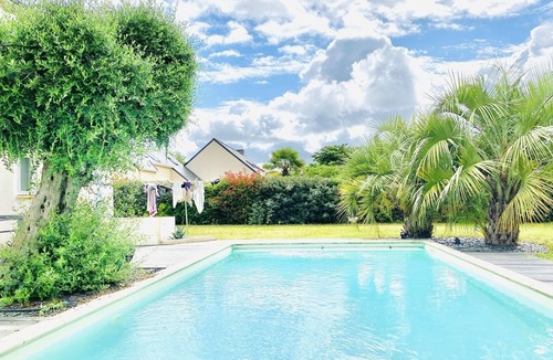 Nort-sur-Erdre House | Spacious 4 bedroom Nort sur Erdre house, private heated swimming pool