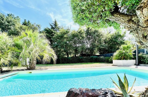 Nort-sur-Erdre House | Spacious 4 bedroom Nort sur Erdre house, private heated swimming pool