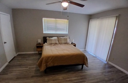 Bay Area House | Spacious 4-bedroom house with WiFi, AC in awesome South Central Corpus Christi