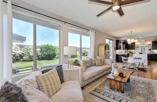 Rancho Cordova House | Spacious 4-bedroom house in lovely Rancho Cordova Anatolia-WiFi, clubhouse