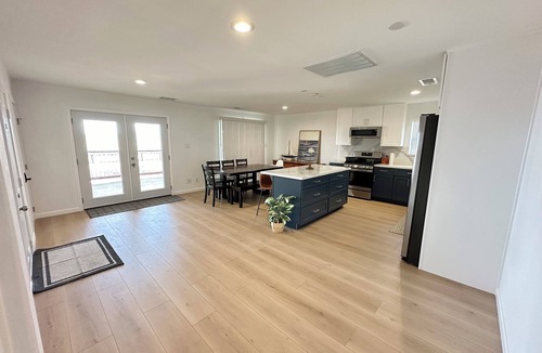 Birds Landing House | Spacious 4-bedroom Waterfront house with WiFi AC in charming Bethel Island