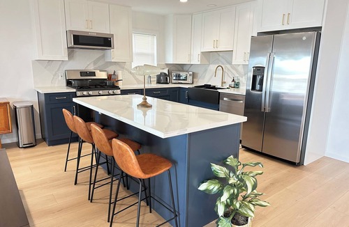 Birds Landing House | Spacious 4-bedroom Waterfront house with WiFi AC in charming Bethel Island