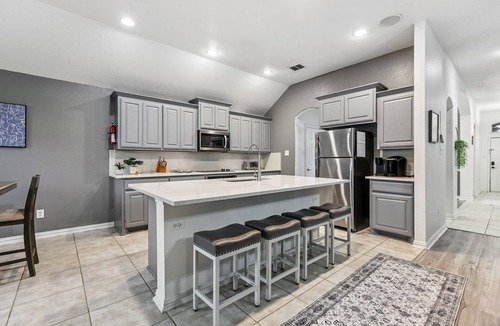 South Arlington House | Spacious 4-bedroom house with New Garage Arcade+Lounge