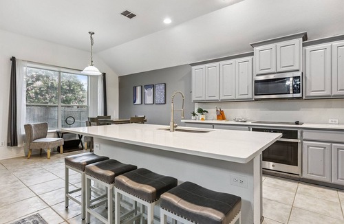 South Arlington House | Spacious 4-bedroom house with New Garage Arcade+Lounge