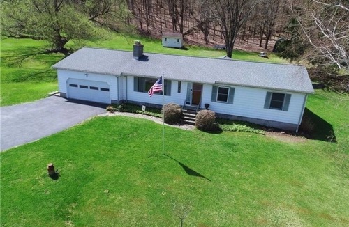 Delhi House | Spacious 4 Bedroom, 2.5 Bath in Catskills and Close to Oneonta/Cooperstown