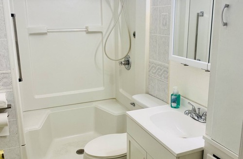 Big Spring House | Spacious 4 bedroom 2 bath 6th st !