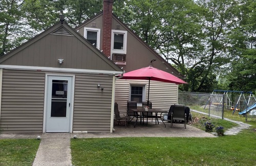 Montville House | Spacious 4-bedroom 2-bath private house just across the road from Mohegan Sun