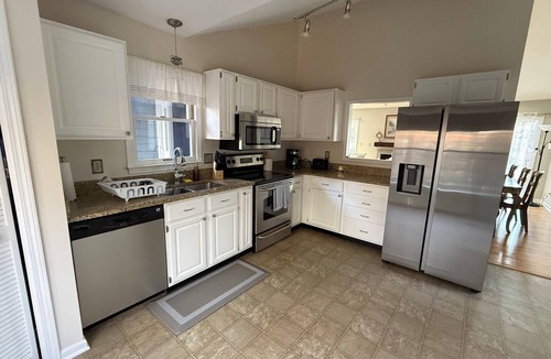 Carrboro House | Spacious 4- bedroom 3-bath house in marvelous Carrboro, NC!