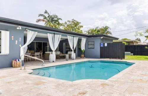 Plantation Villa | Spacious 4 Bedroom 3 Bathroom House with Heated Pool and Outdoor Shower close to FFL Airport and Cruise Port