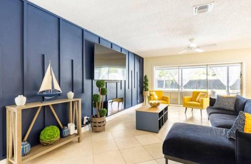 Plantation Villa | Spacious 4 Bedroom 3 Bathroom House with Heated Pool and Outdoor Shower close to FFL Airport and Cruise Port
