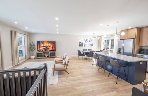 Wasco House | Spacious 4 bedroom/3 full bathroom Family Friendly Perfect for Group& Long Stays