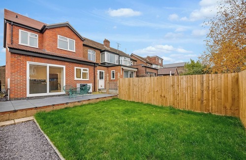 Oxford House | Spacious 4 Bedroom 4 Bath-free Parking Great Links