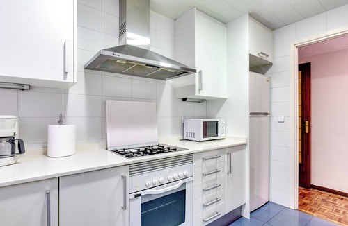 Sants-Badal Apartment | Spacious 4 Bedroom Apartment Fira BCN & Camp Nou