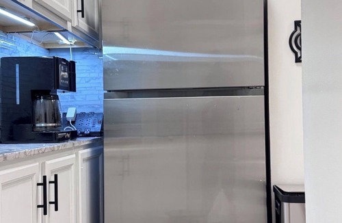 East Harlem Apartment | Spacious 4-bedroom apartment by Central Park North with fire place and gym