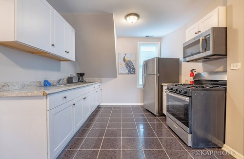 New City Apartment | Spacious 4-bedroom apartment with AC and WiFi in terrific Chicago
